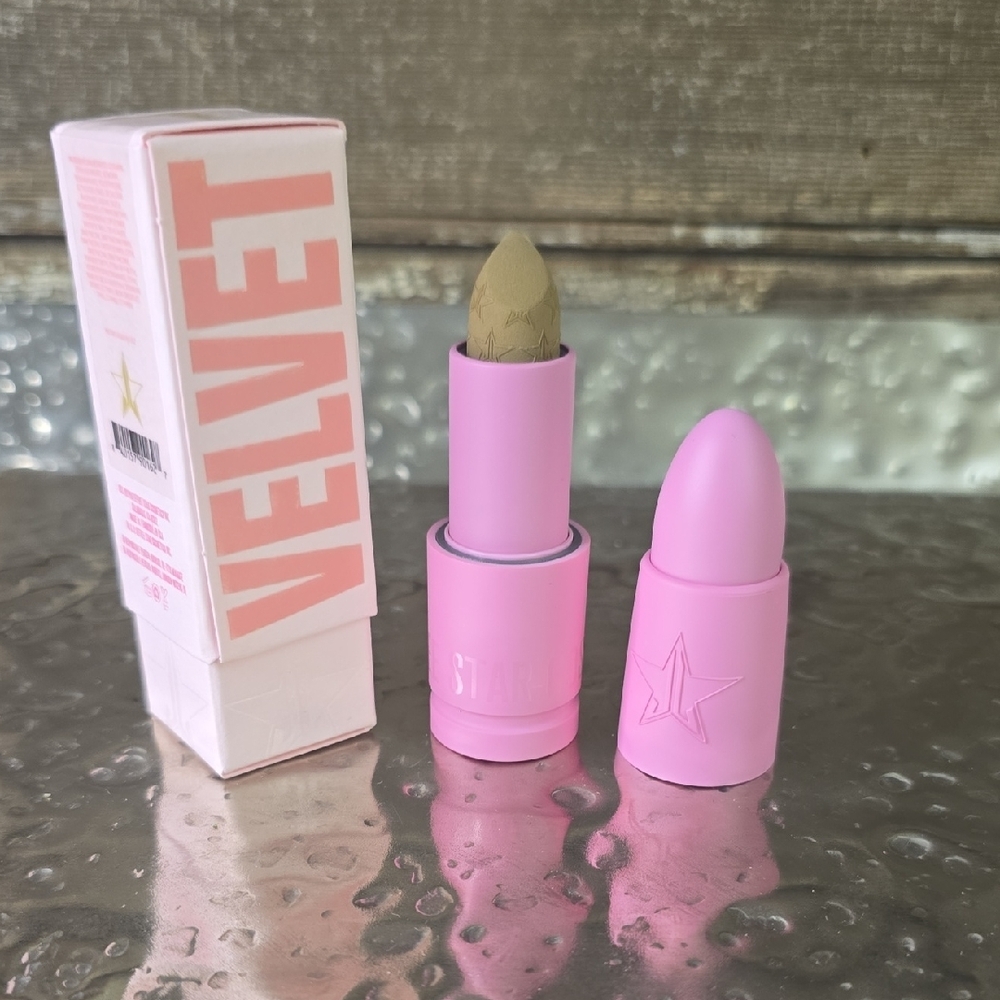 Jeffree Star Velvet TrapMatte Lipstick in Unphazed, NEW